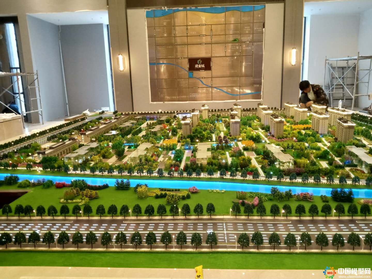 樓盤沙盤模型制作、別墅沙盤模型制作、城市規(guī)劃沙盤制作、建筑模型設(shè)計(jì)制作、工業(yè)模型設(shè)計(jì)制作、數(shù)字多媒體沙盤制作