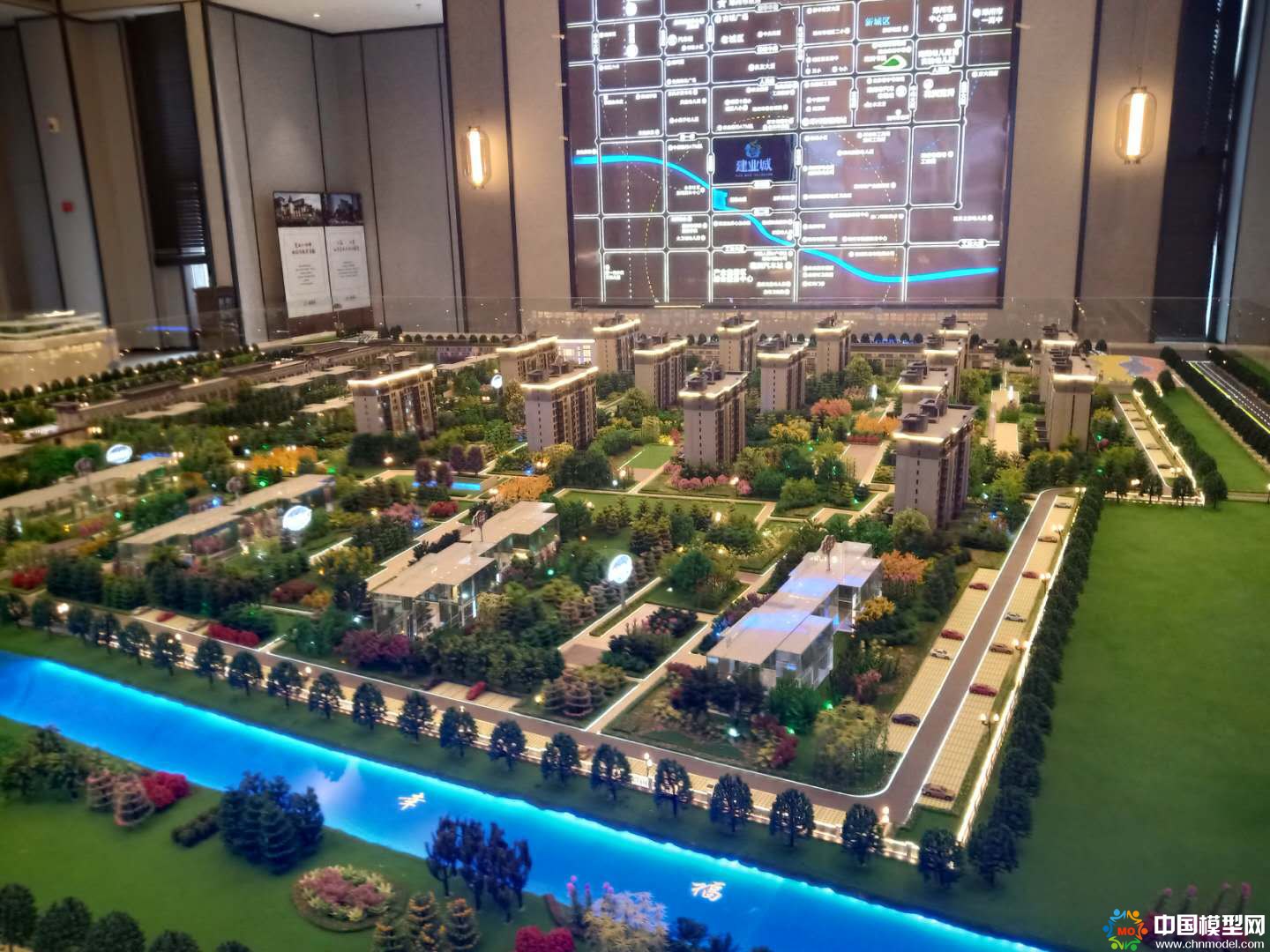 樓盤沙盤模型制作、別墅沙盤模型制作、城市規(guī)劃沙盤制作、建筑模型設(shè)計(jì)制作、工業(yè)模型設(shè)計(jì)制作、數(shù)字多媒體沙盤制作